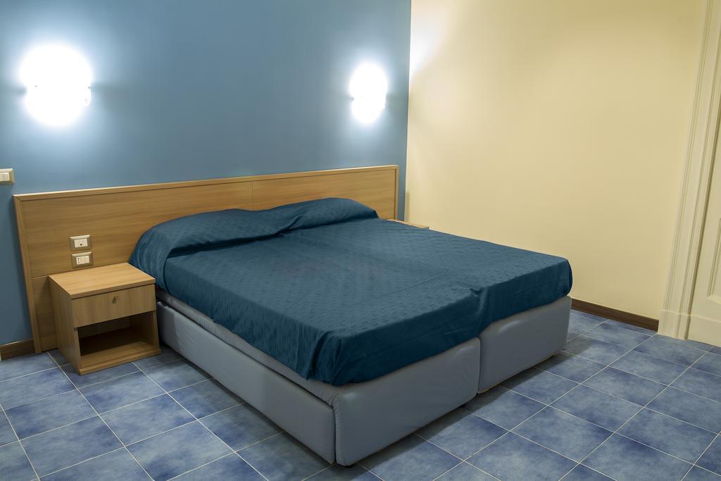 Bed and Breakfast Duomo 89 Neapel Zimmer foto