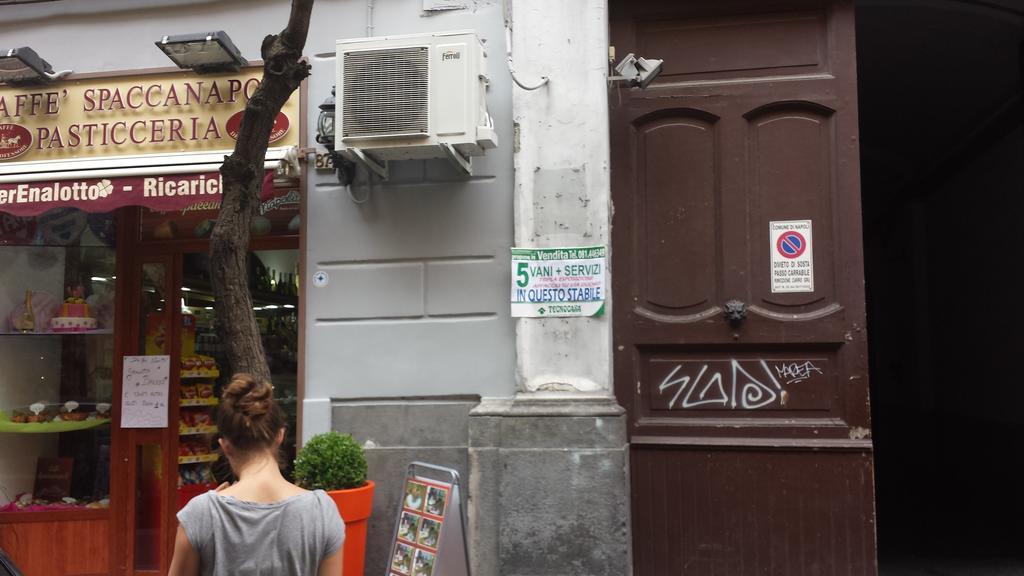 Bed and Breakfast Duomo 89 Neapel Exterior foto